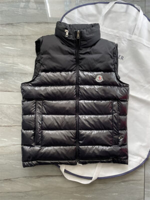 MONCLER 몽클레어 조끼 509A3047