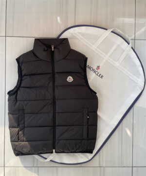 MONCLER 몽클레어 조끼 509A3051