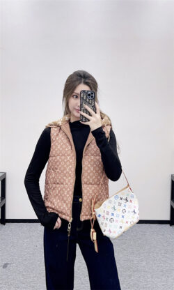 LOUIS VUITTON 루이비통 패딩조끼 251114105