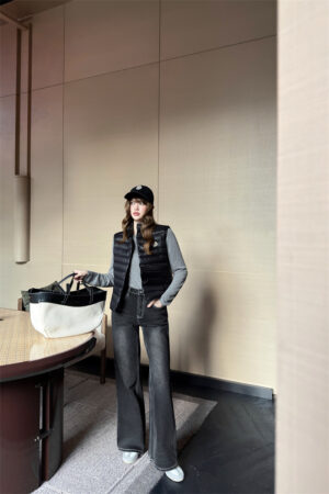 MONCLER 몽클레어 패딩조끼 51217010