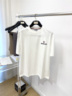 MONCLER 몽클레어 반팔T 60525088