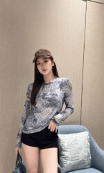 LOUIS VUITTON 루이비통 긴팔T 60826097