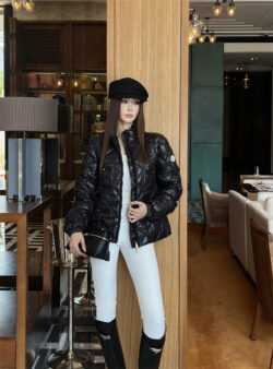 MONCLER 몽클레어 패딩 61023066