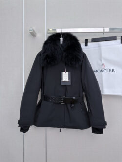 MONCLER 몽클레어 패딩 61028081