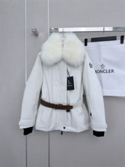 MONCLER 몽클레어 패딩 61028083