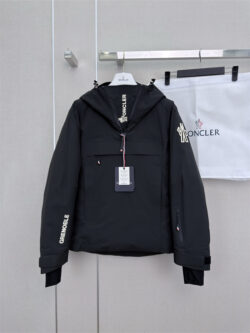 MONCLER 몽클레어 패딩 61028087