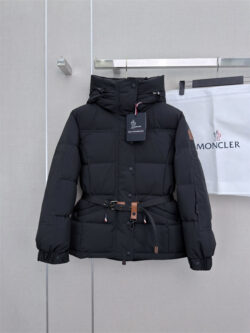 MONCLER 몽클레어 패딩 61028088