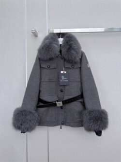 MONCLER 몽클레어 패딩 61028096