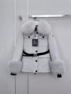 MONCLER 몽클레어 패딩 61028097